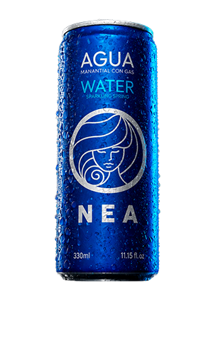 Agua mineral con gas en lata de 30 cl